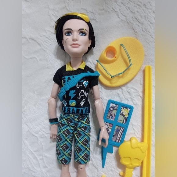 SOLD!!!Monster high doll Jackson Hyde freaky fuzion - Picture 2 of 6